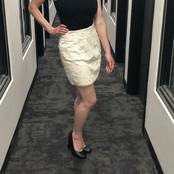 Zara mini skirt in white - Picture 2 of 8